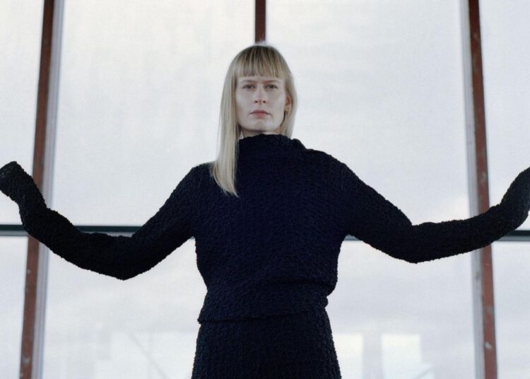 Jenny HVal anuncia a turnê norte -americana, compartilha o vídeo para nova música: assista