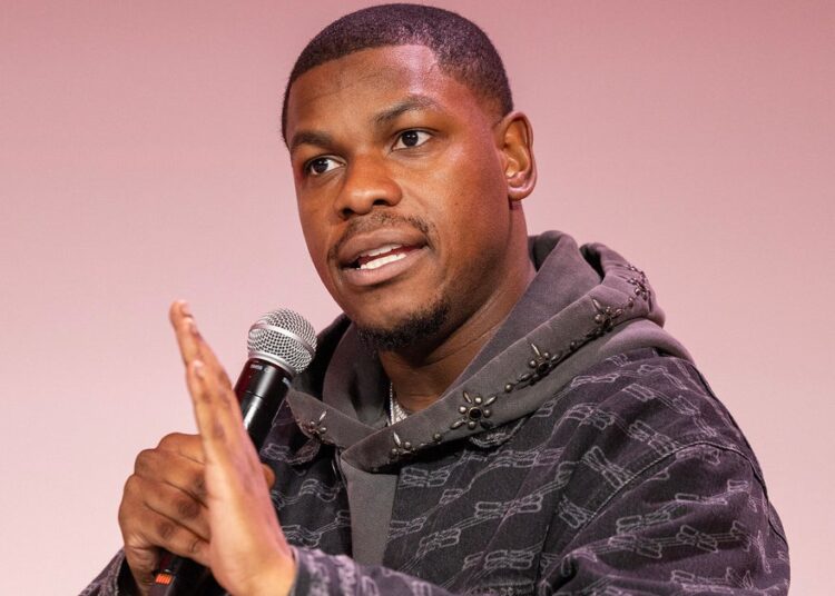 John Boyega revela a situação financeira antes do papel de 'Guerra nas Estrelas'