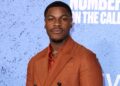 John Boyega zomba dos fãs racistas de 'Guerra nas Estrelas': 'Eles estão pandering!'