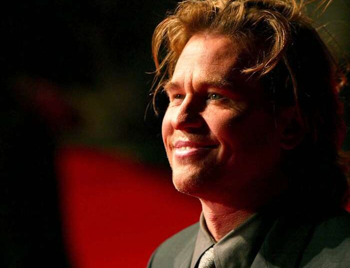 Josh Brolin, Francis Ford Coppola e Michael Mann prestam homenagem a Val Kilmer após sua morte