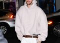Justin Bieber, problemático, sugere que ele terminou com a música enquanto faz uma nova e surpresa na carreira em meio a problemas de casamento