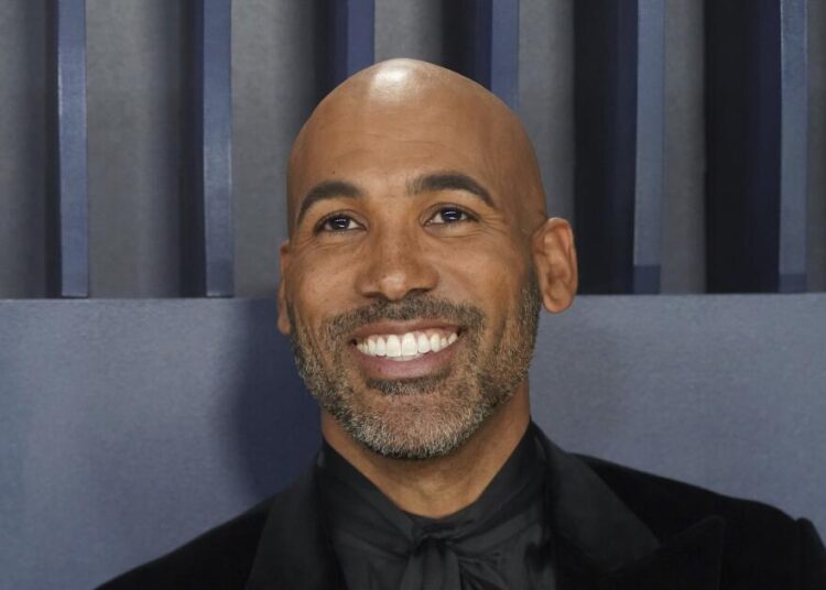 KTLA toca Melvin Robert para o local de 'Morning News' de Sam Rubin