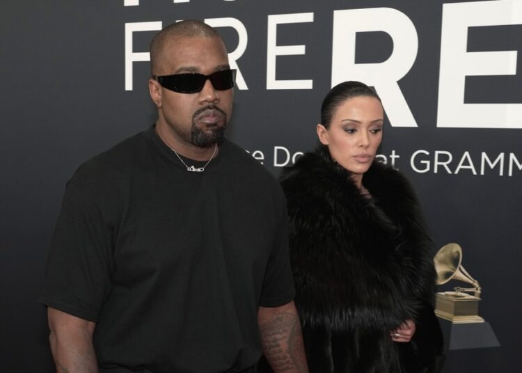 Kanye West sugere que Bianca Censori o deixou na nova música P…