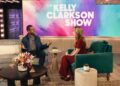 Kelly Clarkson emocional sobre Sterling K. Brown Story de nome do meio