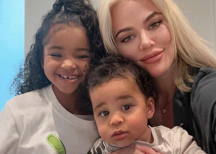 Khloé Kardashian aparentemente sugere que ela terminou de ter filhos