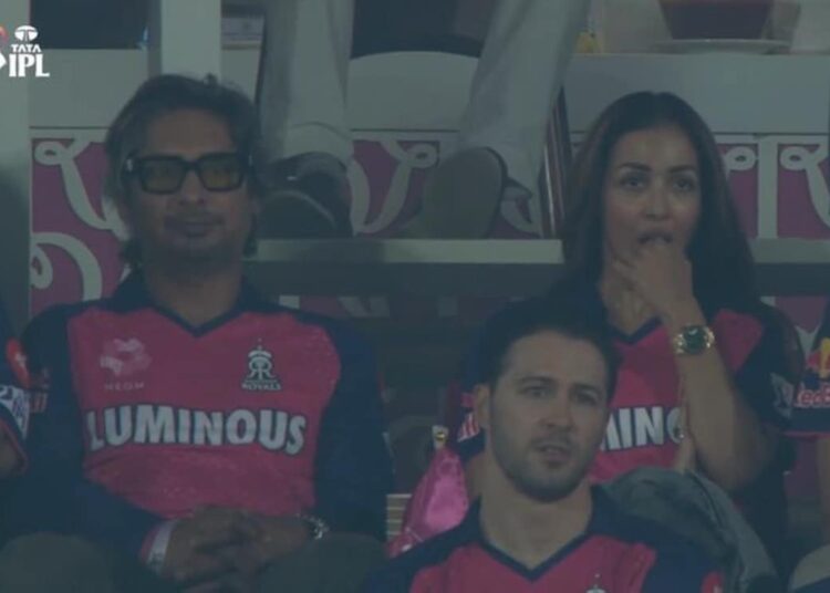 Malaika Arora viu assistindo a partida do IPL do Rajasthan Royals com Kumar Sangakkara. Internet reage