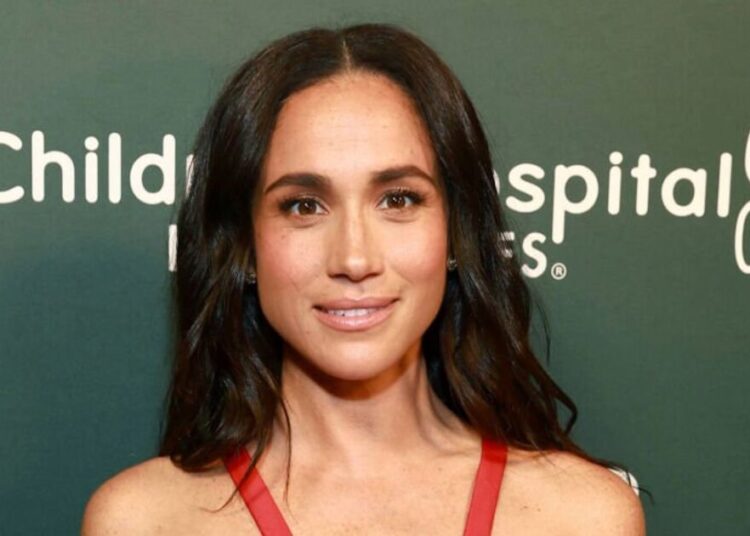 Meghan Markle recebe Big Snub do Hit Us Singer - 'O que é isso?' | Real | Notícias