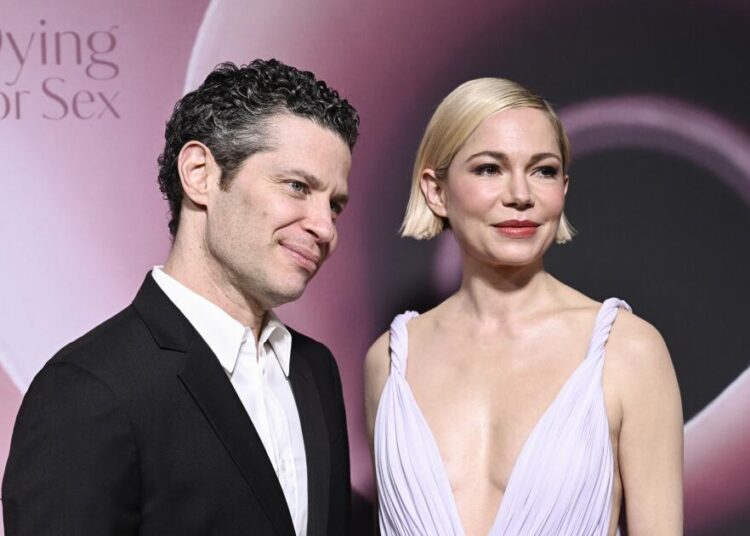 Michelle Williams recebe o bebê nº 4, terceiro com Thomas Kail
