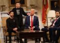 Mike Myers em SNL irritado escavações em Trump, Elon Musk