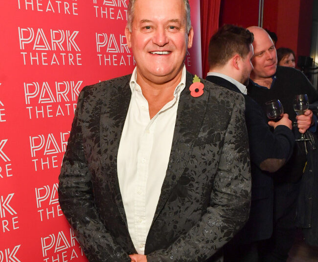 O ex-mordomo de royal Paul Burrell revela por que Harry e Meghan não se divorciarão