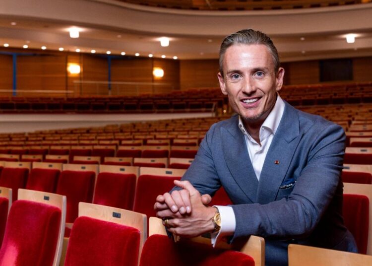 O novo maestro do Pacific Symphony, Alexander Shelley, sobre como a música encontra o momento - Daily News