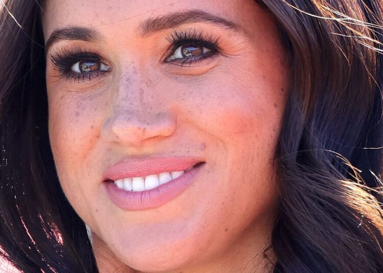 Os fãs de Meghan Markle furiosos seus produtos estão esgotados e a demanda Restock | Real | Notícias