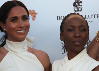 Os fãs reais convenceram Meghan Markle Snubs Scenebale Boss em Video | Real | Notícias