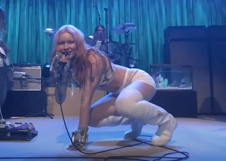 Perna molhada executar “pegue estes punhos” em Fallon: assista