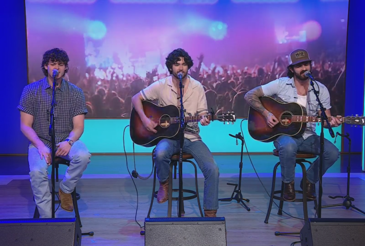 Restless Road se apresenta ao vivo à frente do SoCal Show