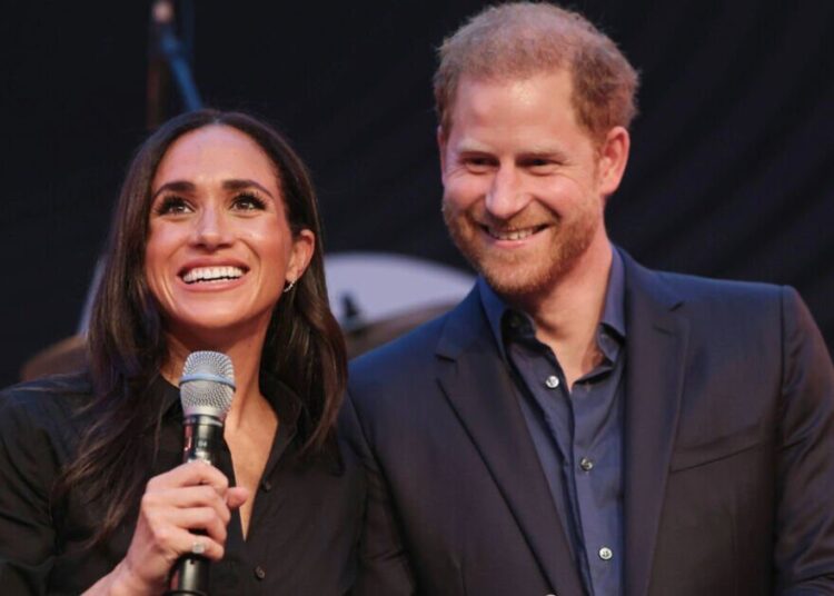 Royal Family Live: Expert revela por que o príncipe Harry não mostra os rostos das crianças nas fotos | Real | Notícias