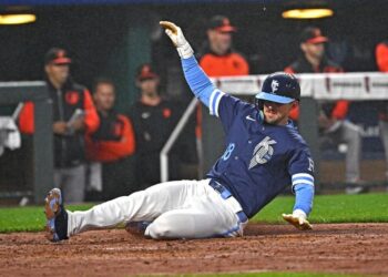 Royals se levanta muito para vencer os Orioles na chuva