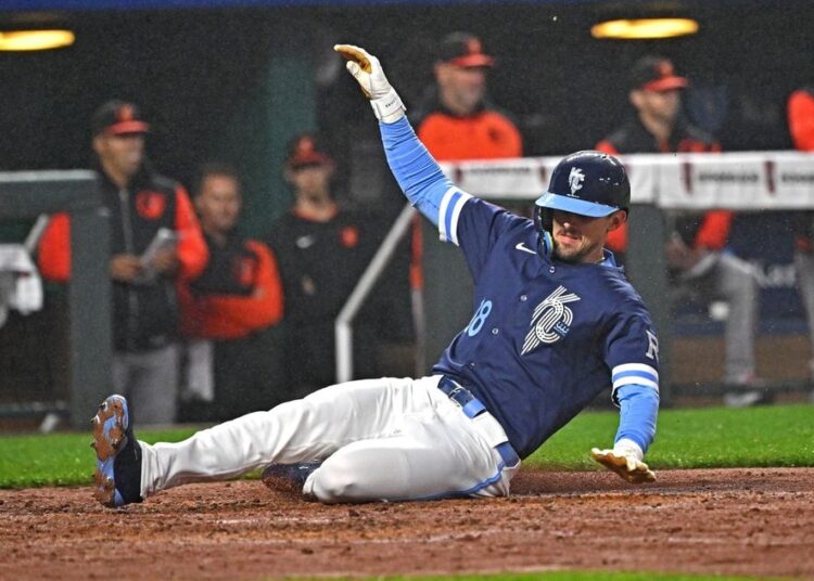 Royals se levanta muito para vencer os Orioles na chuva