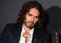 Russell Brand: Polícia do Reino Unido acusa o comediante de estupro e agressão sexual