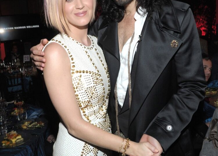 Russell Brand se abriu sobre Katy Perry no dia anterior à acusação de estupro
