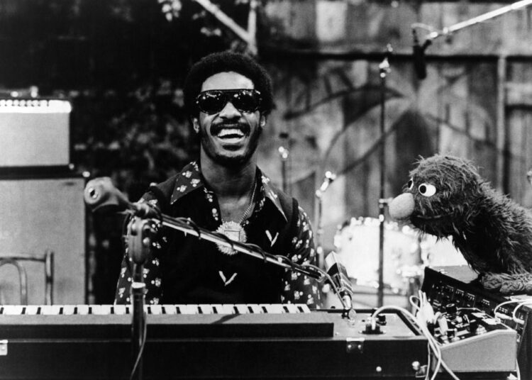 'The Wonder of Stevie' ganha o melhor podcast de entretenimento em 2025 Ambies