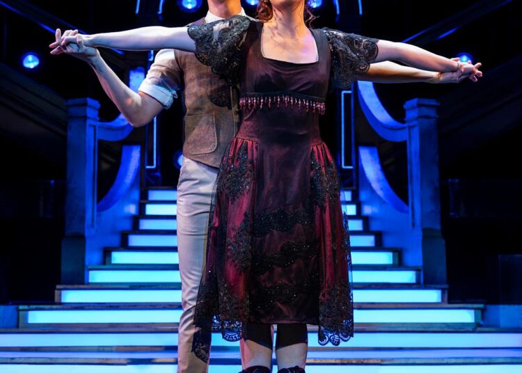 'Titanique' em Chicago evita os icebergs e mostra uma estrela em ascensão