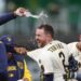 Turang Walk-Off Squeeze Bunt impulsiona cervejeiros sobre a realeza, 3-2