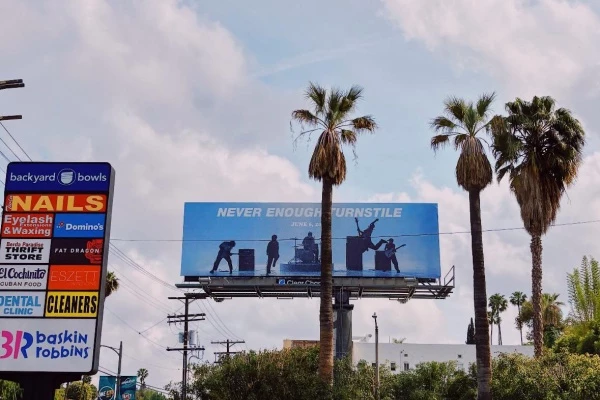 Turnstal parece provocar novas músicas com a Billboard em LA