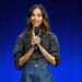Zoe Saldaña lança a multidão com o Epic First Look para 'Avatar: Fire & Ash'