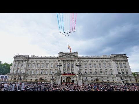 Veja: membros da realeza britânica juntam-se às multidões no 80.º aniversário do Dia da Vitória