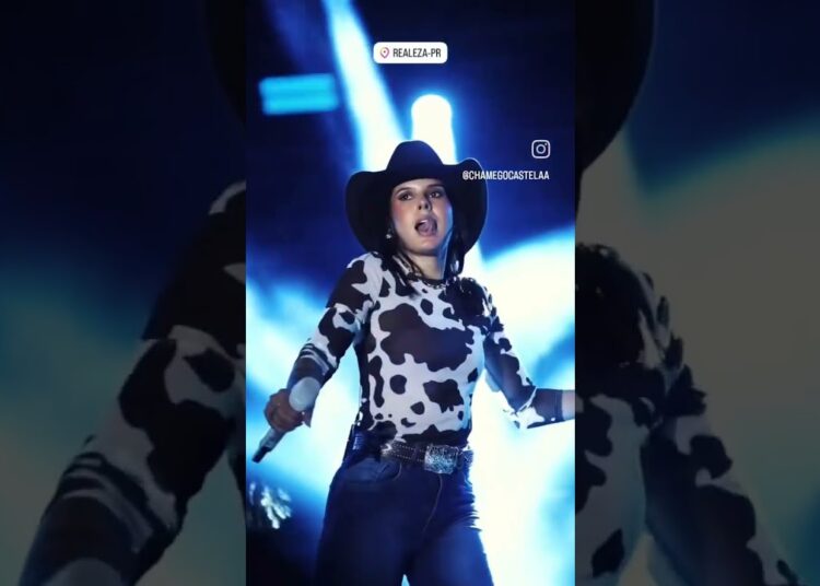 realeza foi lindo demais🤩✨ #boiadeira #bondesertanejo #show #shortsvideo #cantora