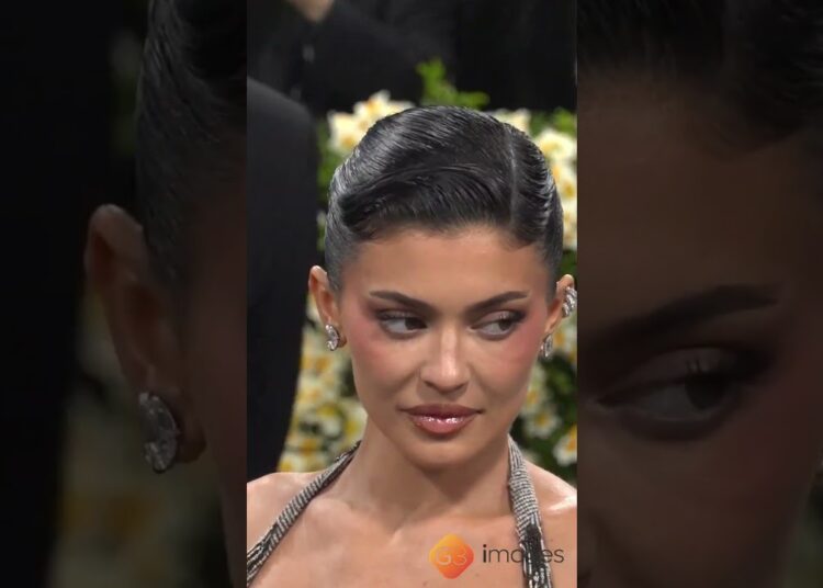 💎 Kylie Jenner deslumbra en la MET Gala 2025 con un vestido gris de impacto 💎