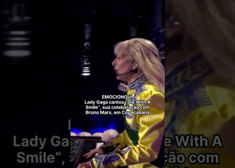 Lady Gaga cantando Die With A Smile em Copacabana #shorts