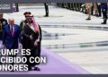 Escoltado por jets y recibido por la realeza: así fue la llegada de Trump a Arabia Saudita