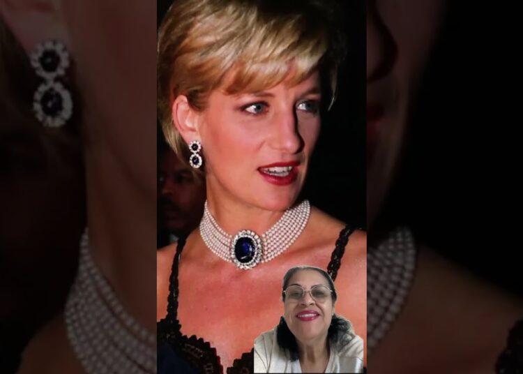 Estilo da realeza ! #queenelizabeth #beauty