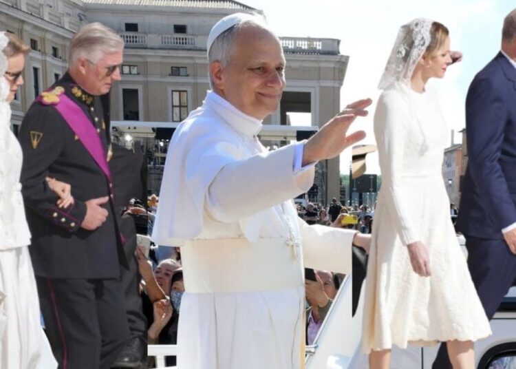 A realeza reunida na entronização do Papa Leão XIV.