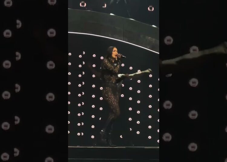 “Whatcha doing” live Dualipa in Auckland During Radicaloptimismtour 🇳🇿 2025#kiwi #auckland #concert