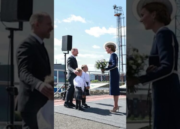 Kate e William batizam navio e agitam realeza na Escócia! #shortsfeed #shortsyoutube