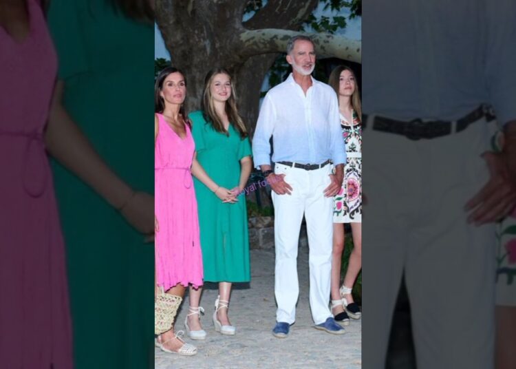Spanish Royal Family Walk in Mallorca City Centre#royalfamily#spain#leonor#king#shorts