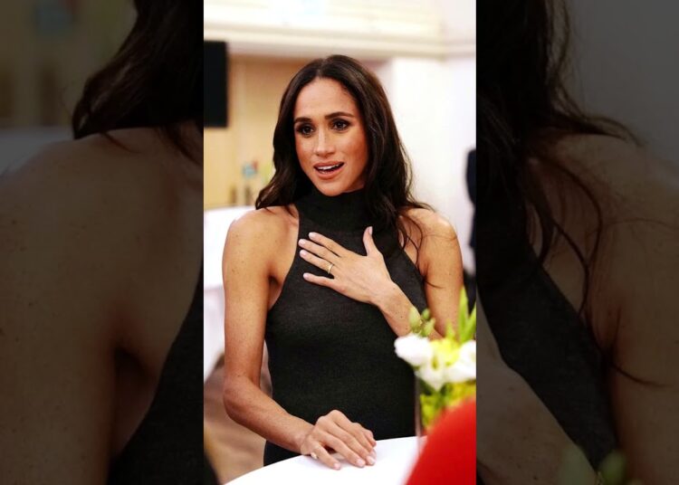 Kate DESMASCARA Meghan: Abraços que chocaram a realeza!   #shortsfeed   #news  #shortsyoutube