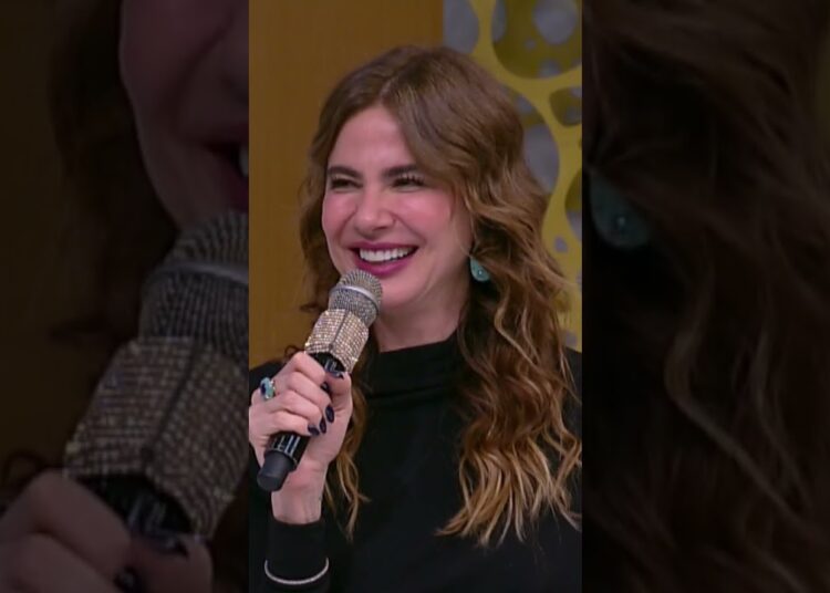 Carolina Ferraz comenta cena de nudez na primeira versão da novela Pantanal: “Totalmente sem nada”