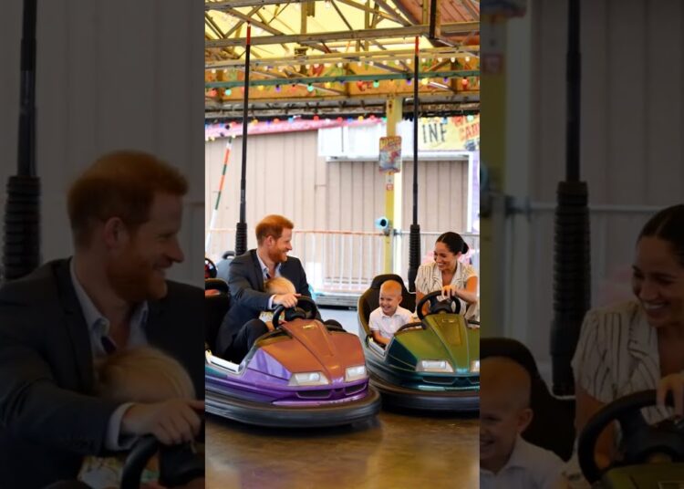 Archie and Lilibet play bumper cars #royal #princeharry #meghanmarkle
