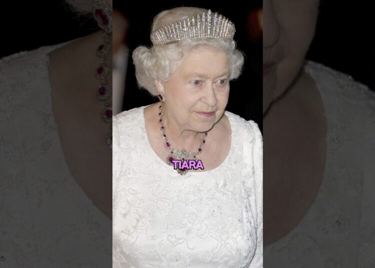 Las 5 Tiaras Más Caras de la Realeza Británica. #Tiaras #RoyalFacts #RoyalFamily #Shorts