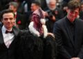 Bird Man on Cannes Red tapete para 'Die, My Love' Premiere