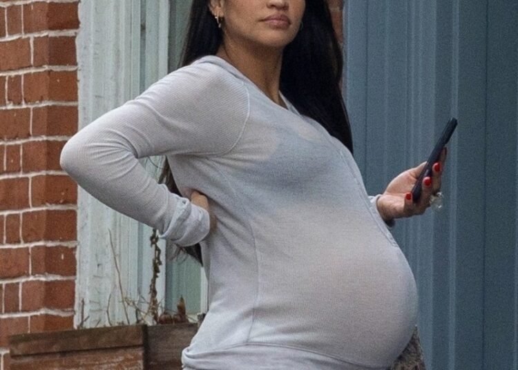 Cassie Ventura recebe o terceiro filho depois de testemunhar no ensaio Diddy