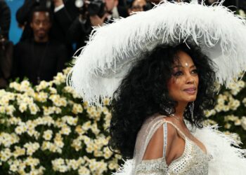Diana Ross desliga a gala do Met com um trem sem fim que inclui 1 detalhe especial
