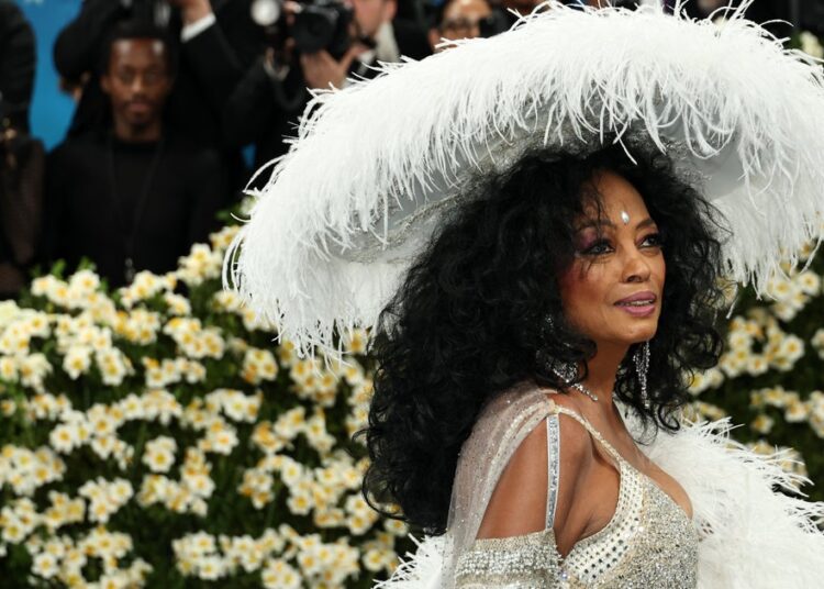 Diana Ross desliga a gala do Met com um trem sem fim que inclui 1 detalhe especial