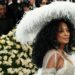 Diana Ross desliga a gala do Met com um trem sem fim que inclui 1 detalhe especial