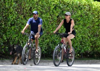 Gisele Bundchen surpreende os fãs no dia das mães