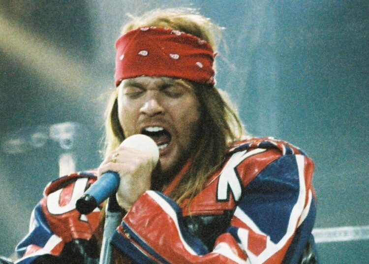 Guns N 'Roses Posts Supercut of Axl Rose's Onsage Falls